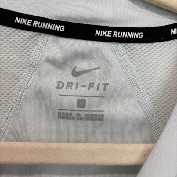 Nike Dri Fit Running Tee women's 1X Gray Short Sleeve Flowy Fit - Picture 2 of 3